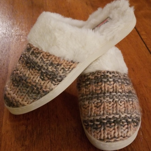 Slippers - Picture 2 of 3